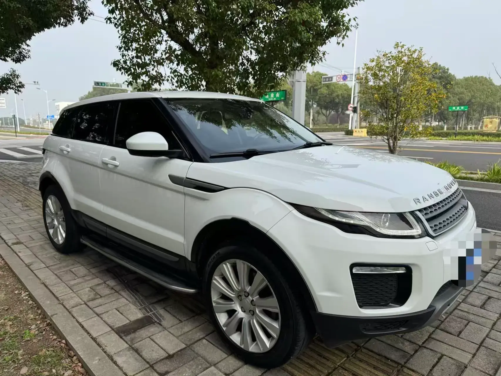 2018 LAND ROVER thumbnail 3