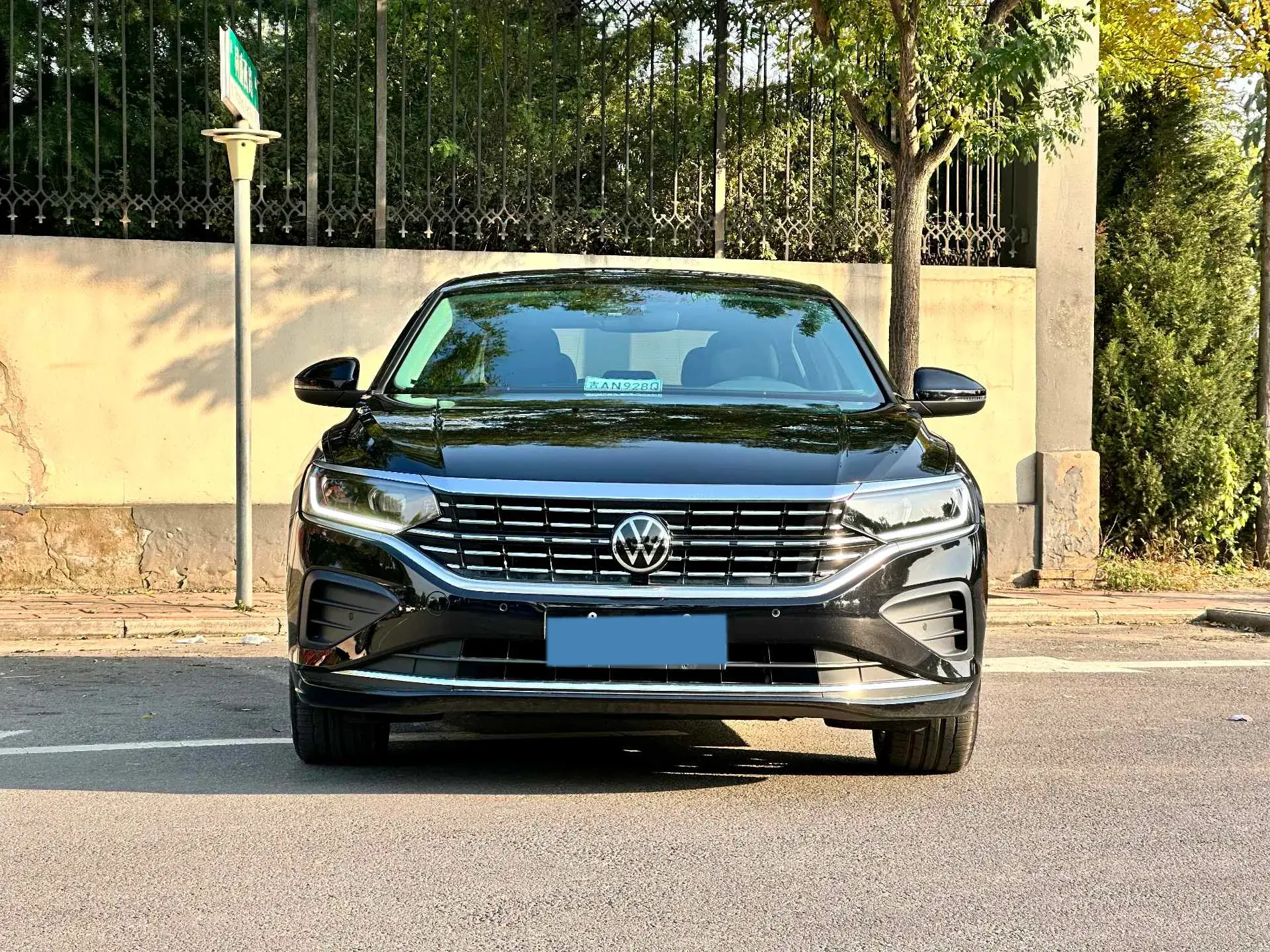 2024 VOLKSWAGEN PASSAT thumbnail 3