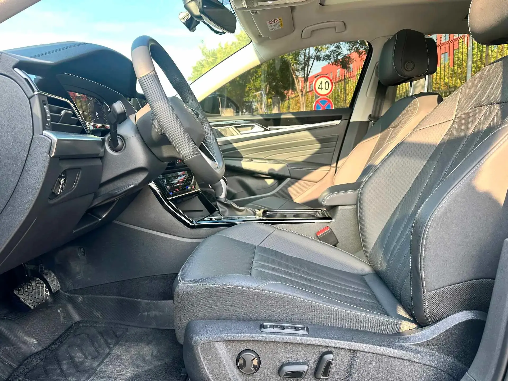 2024 VOLKSWAGEN PASSAT thumbnail 4