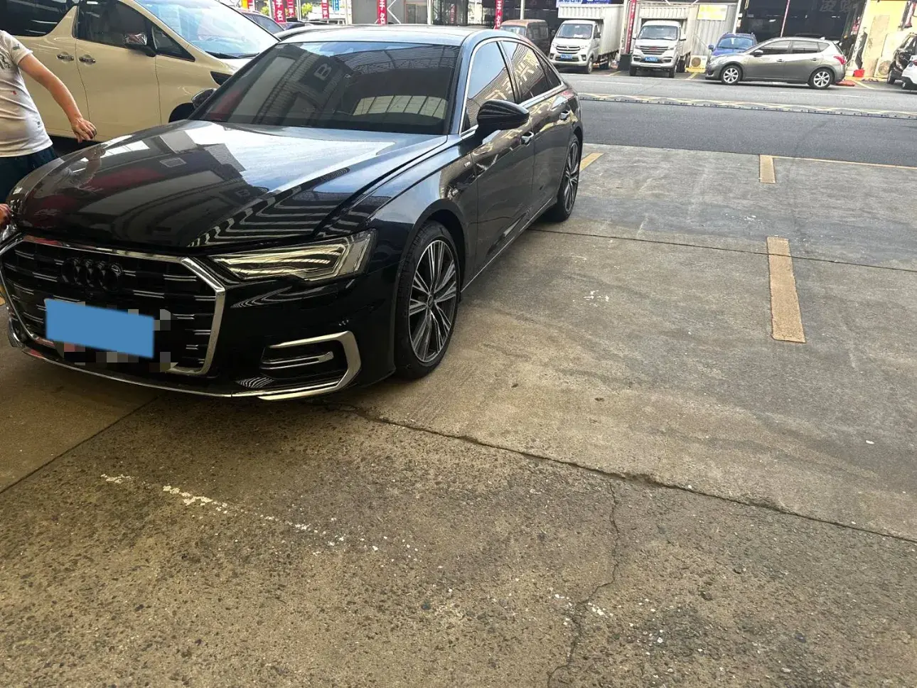 2023 AUDI A6L view 1