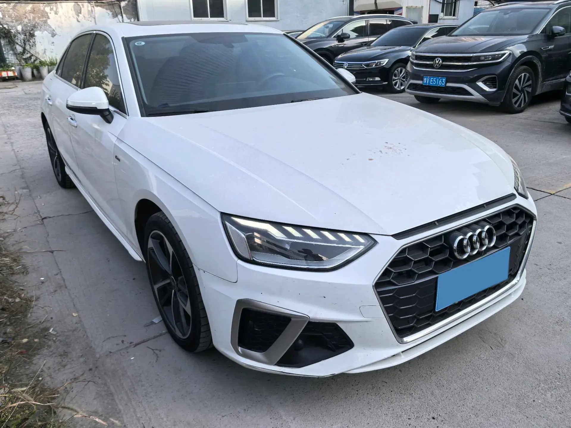 2023 AUDI A4L thumbnail 3