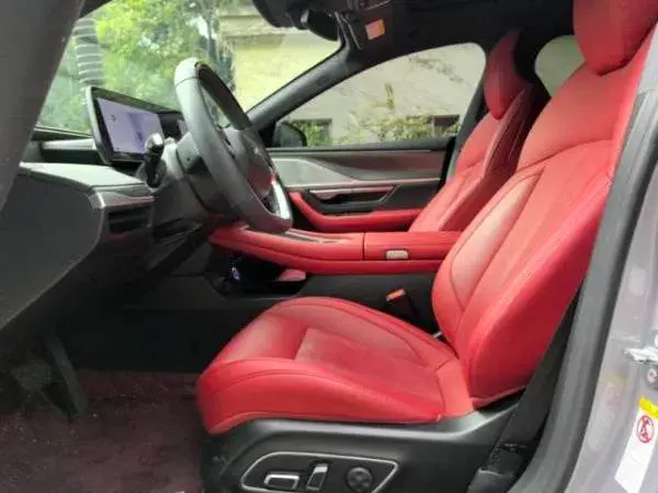 2024 XPENG P7 thumbnail 3