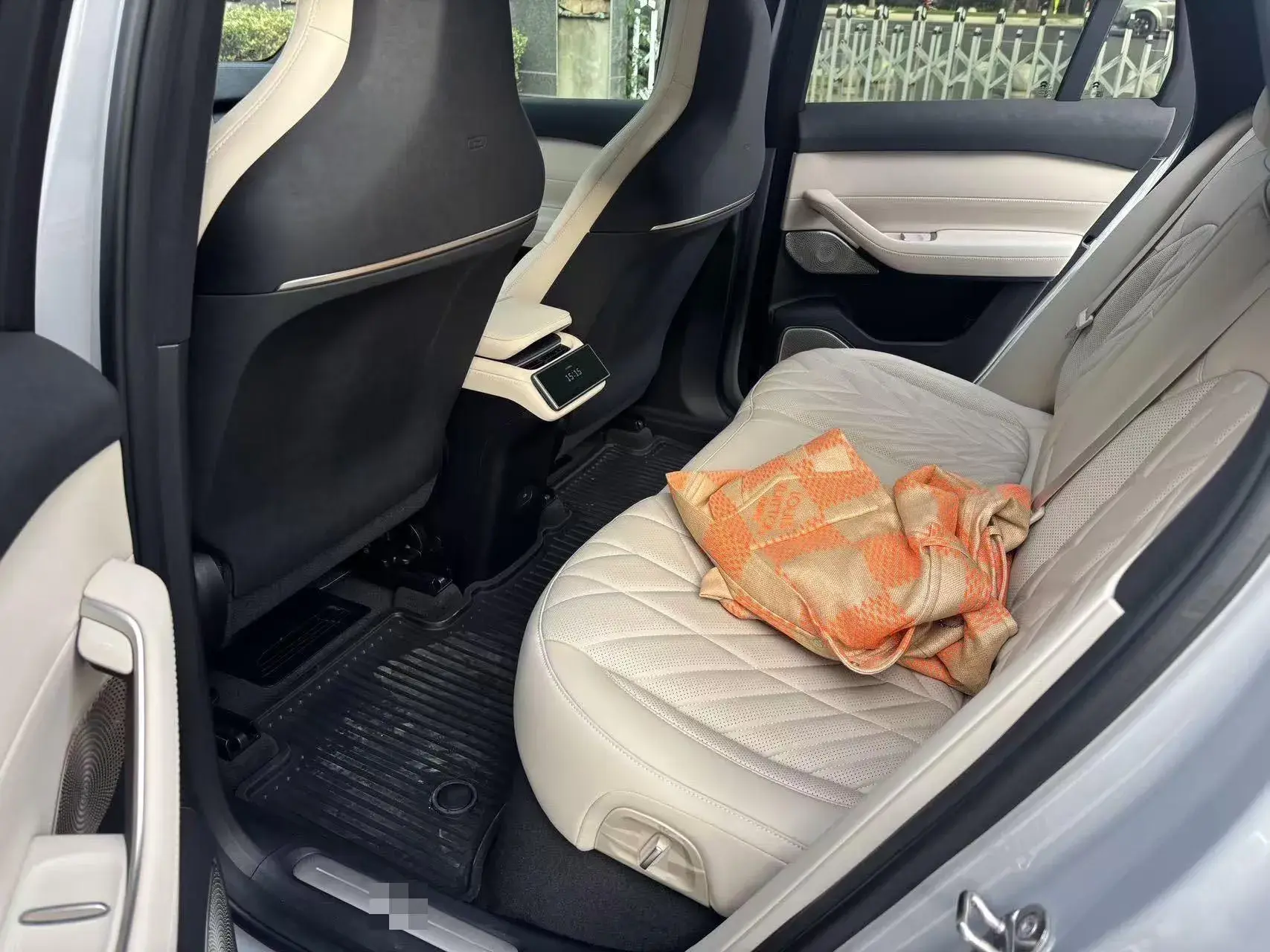 2025 NIO EC6 thumbnail 3