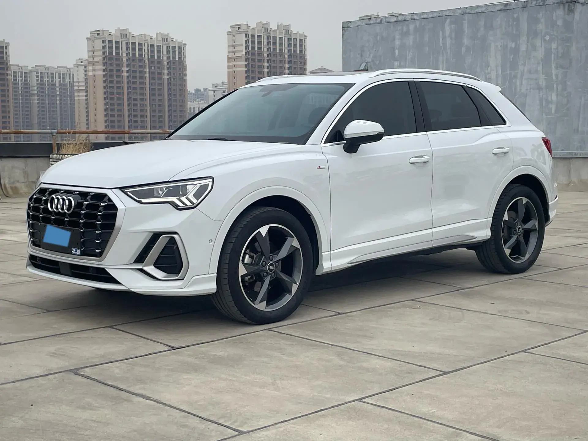 2021 AUDI Q3 view 1