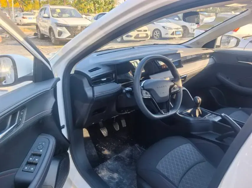 2023 ROEWE I5 thumbnail 4