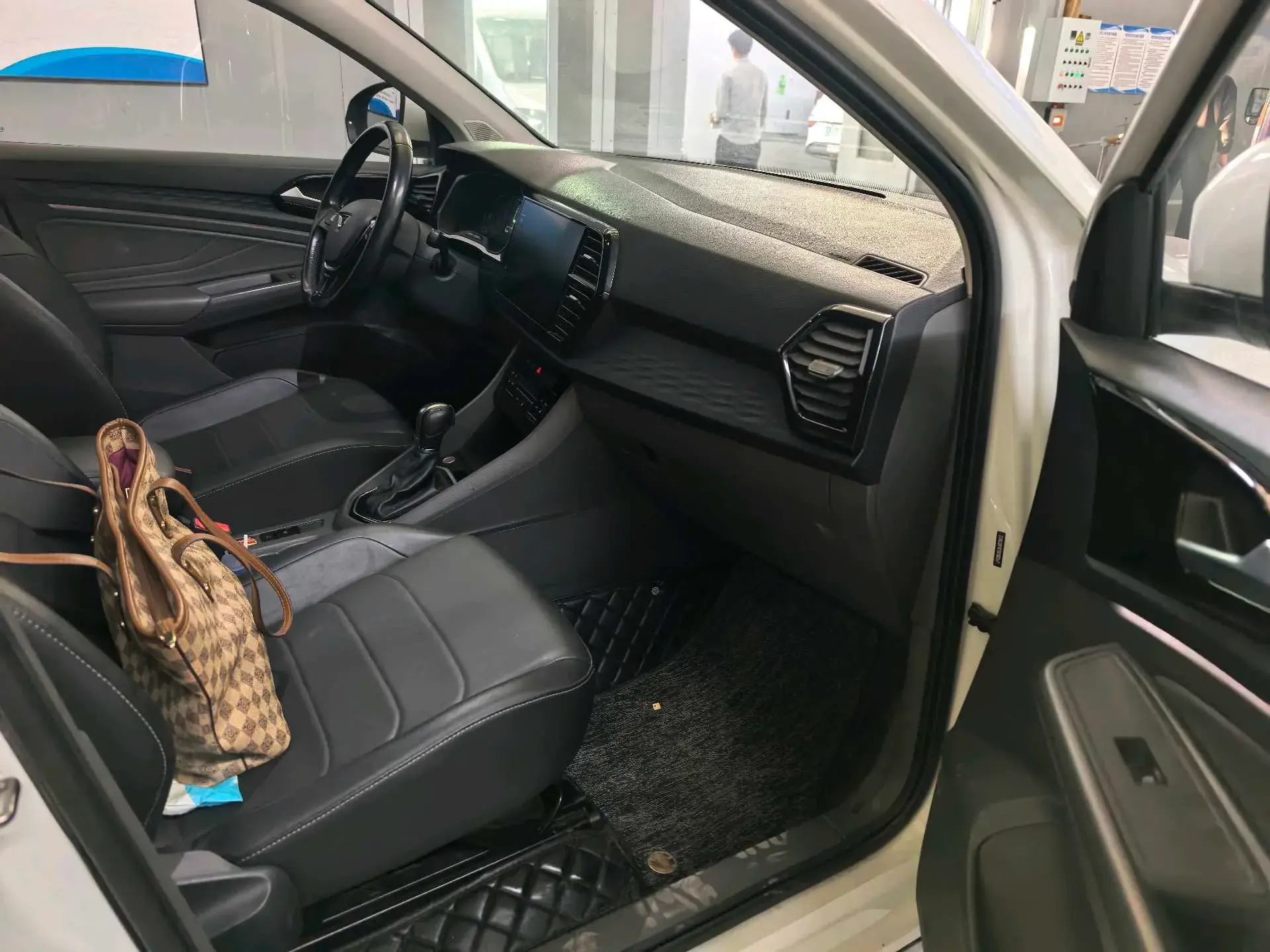 2020 JETTA VS7 thumbnail 4