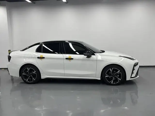 2023 LYNK&CO 03 thumbnail 2