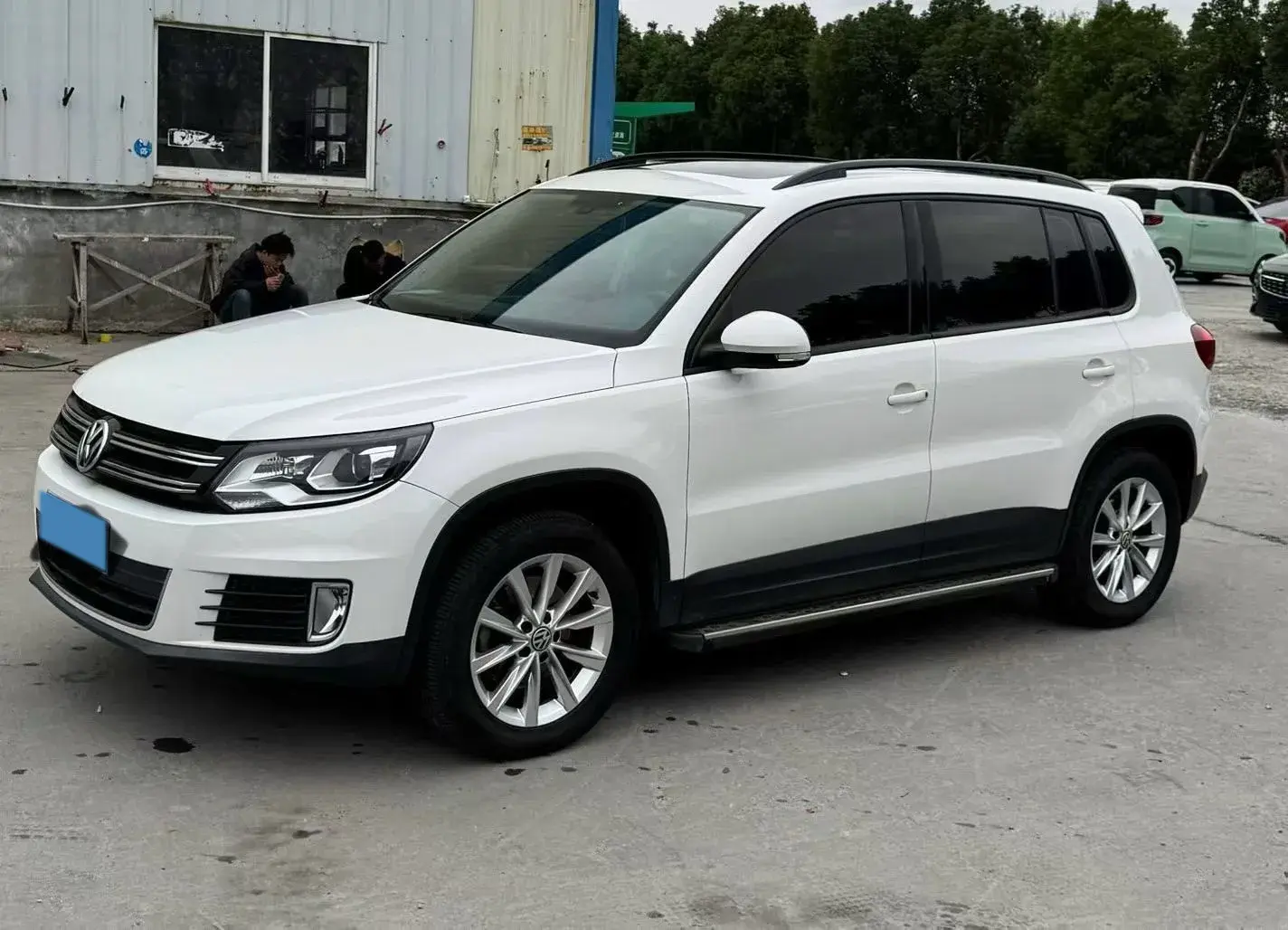 2017 VOLKSWAGEN TIGUAN view 1