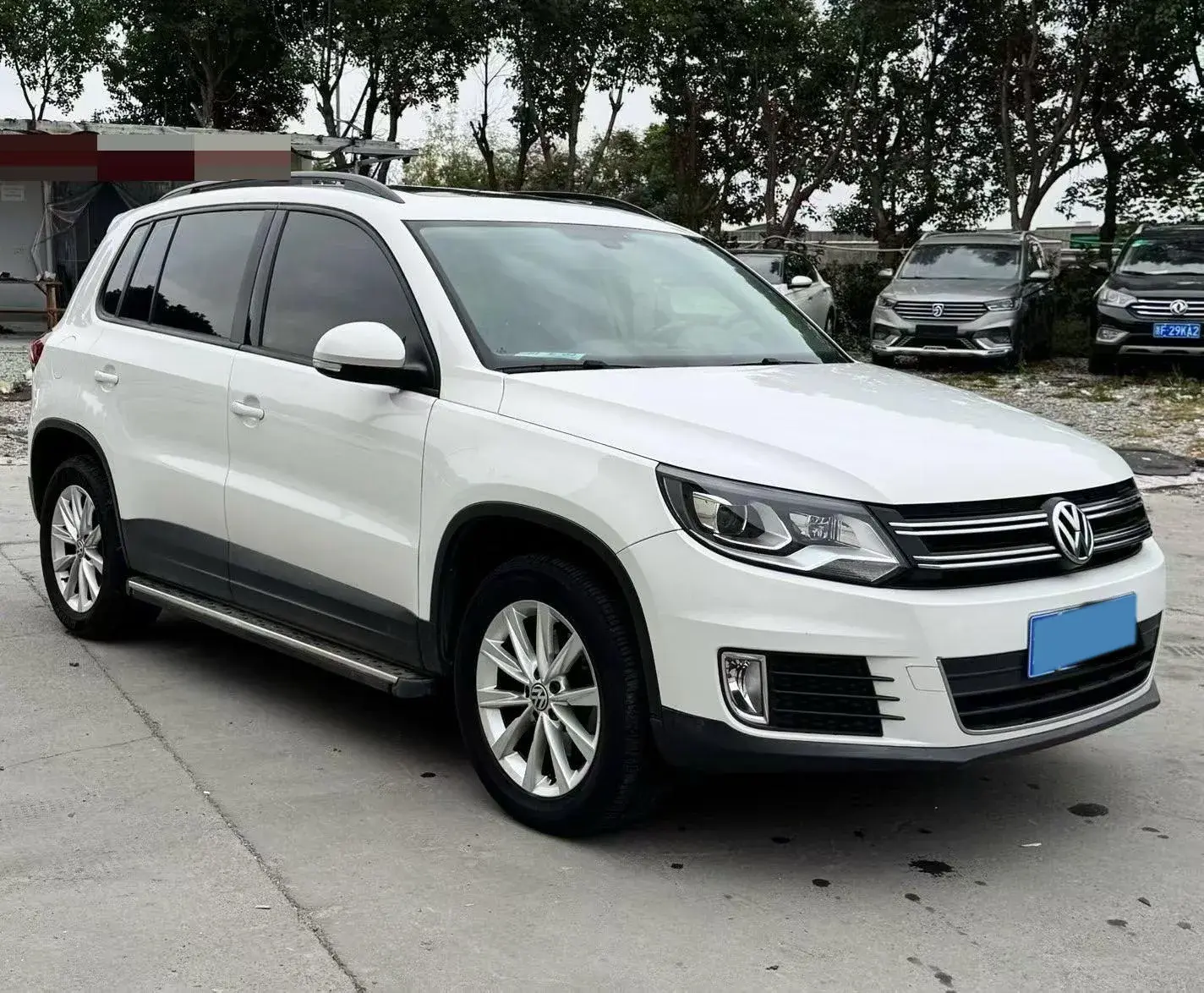 2017 VOLKSWAGEN TIGUAN thumbnail 3