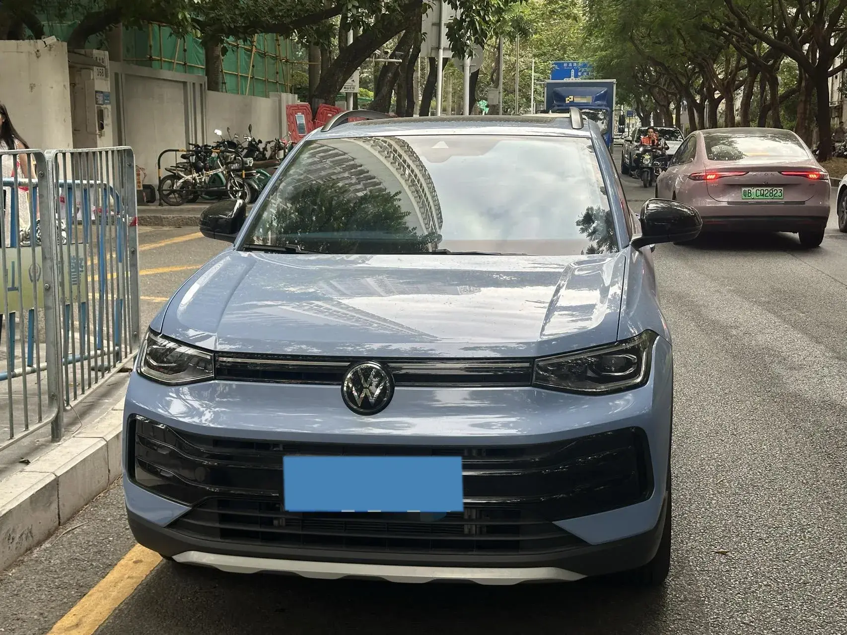 2025 VOLKSWAGEN THARU thumbnail 2