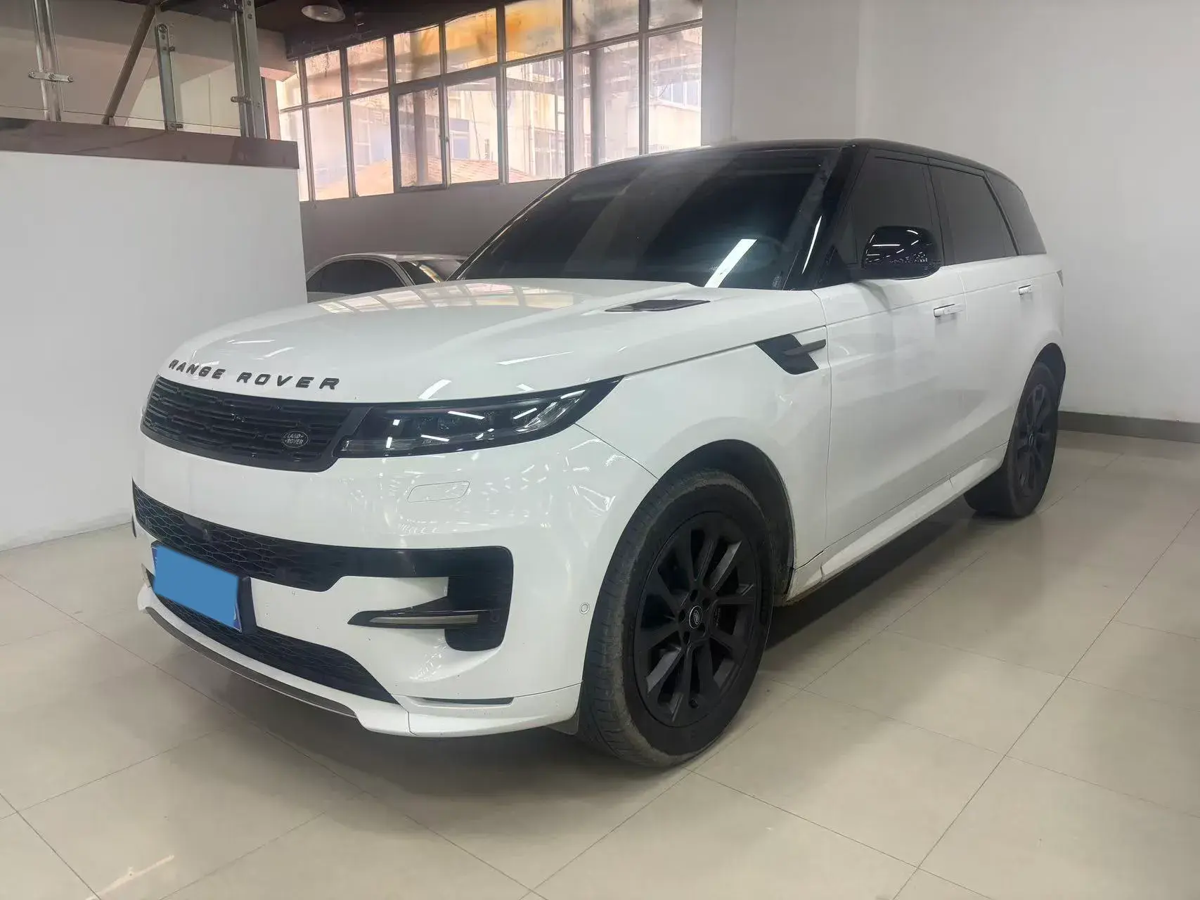 2024 LAND ROVER view 1