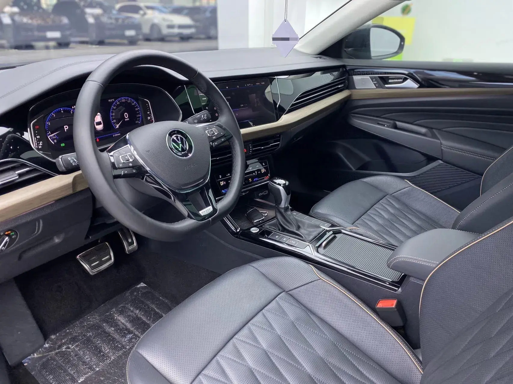 2021 VOLKSWAGEN PASSAT thumbnail 2