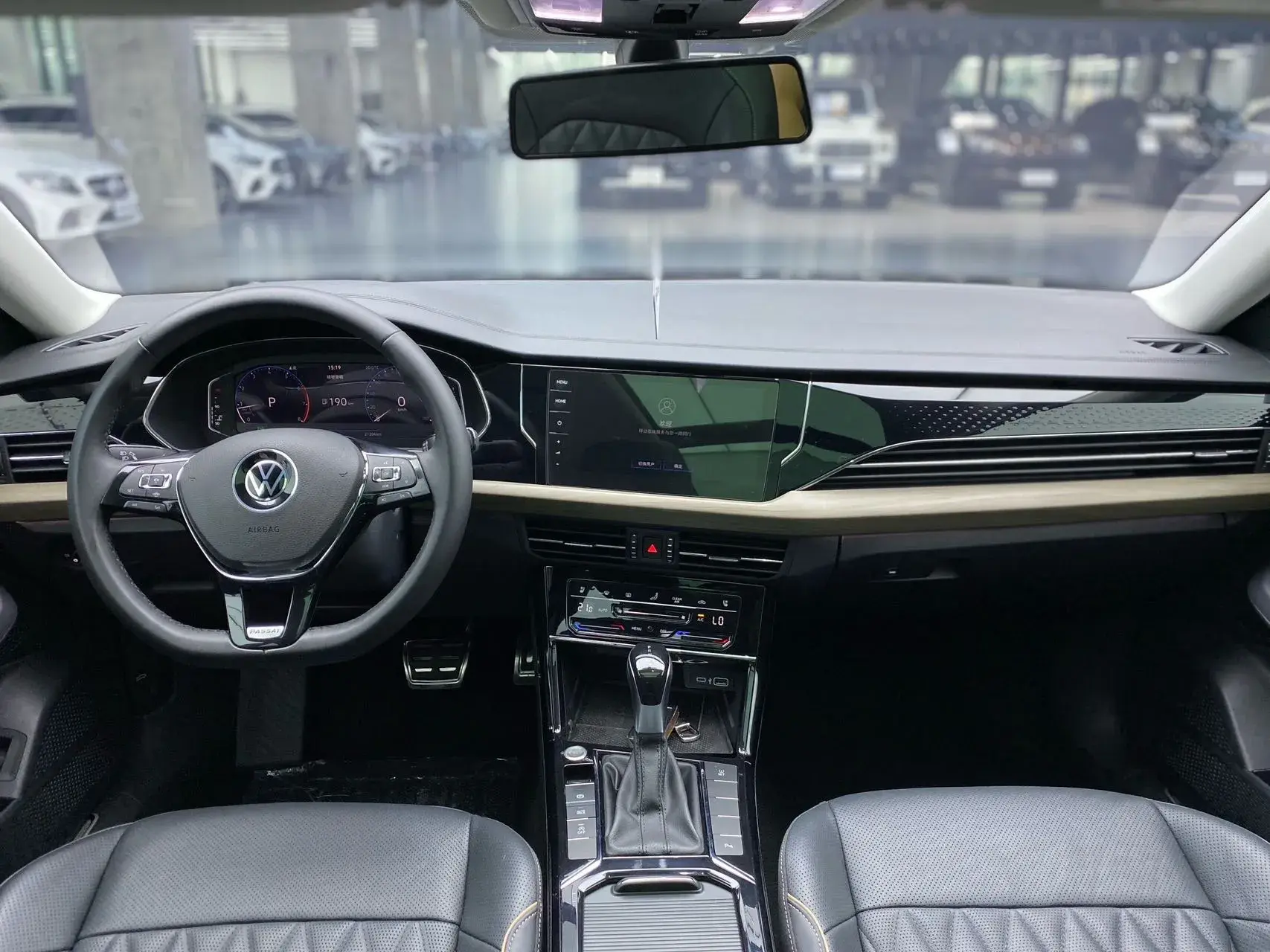 2021 VOLKSWAGEN PASSAT thumbnail 4