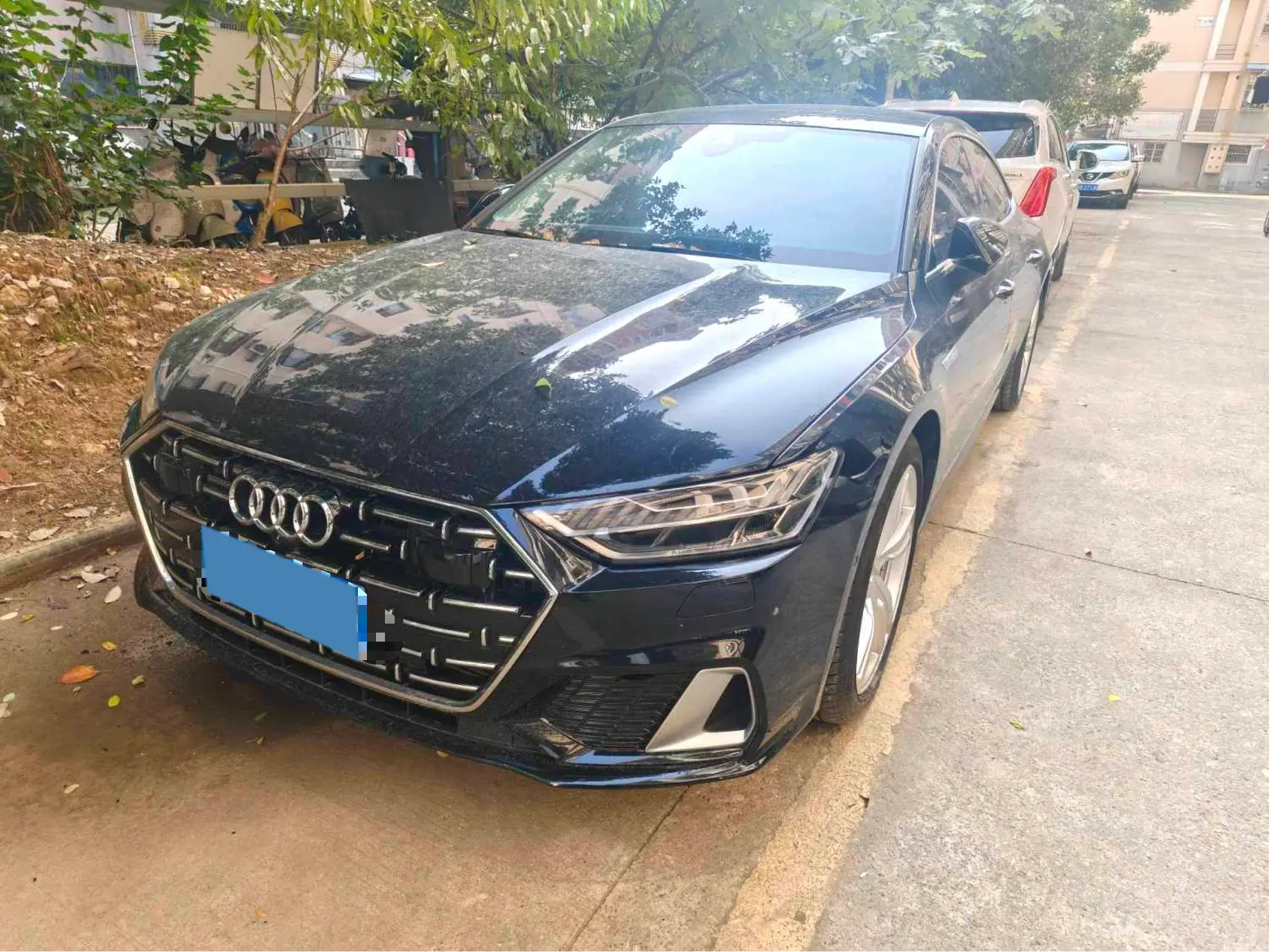 2023 AUDI A7L view 1