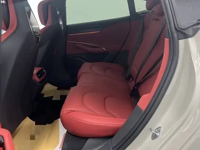 2024 MI SU7 thumbnail 4