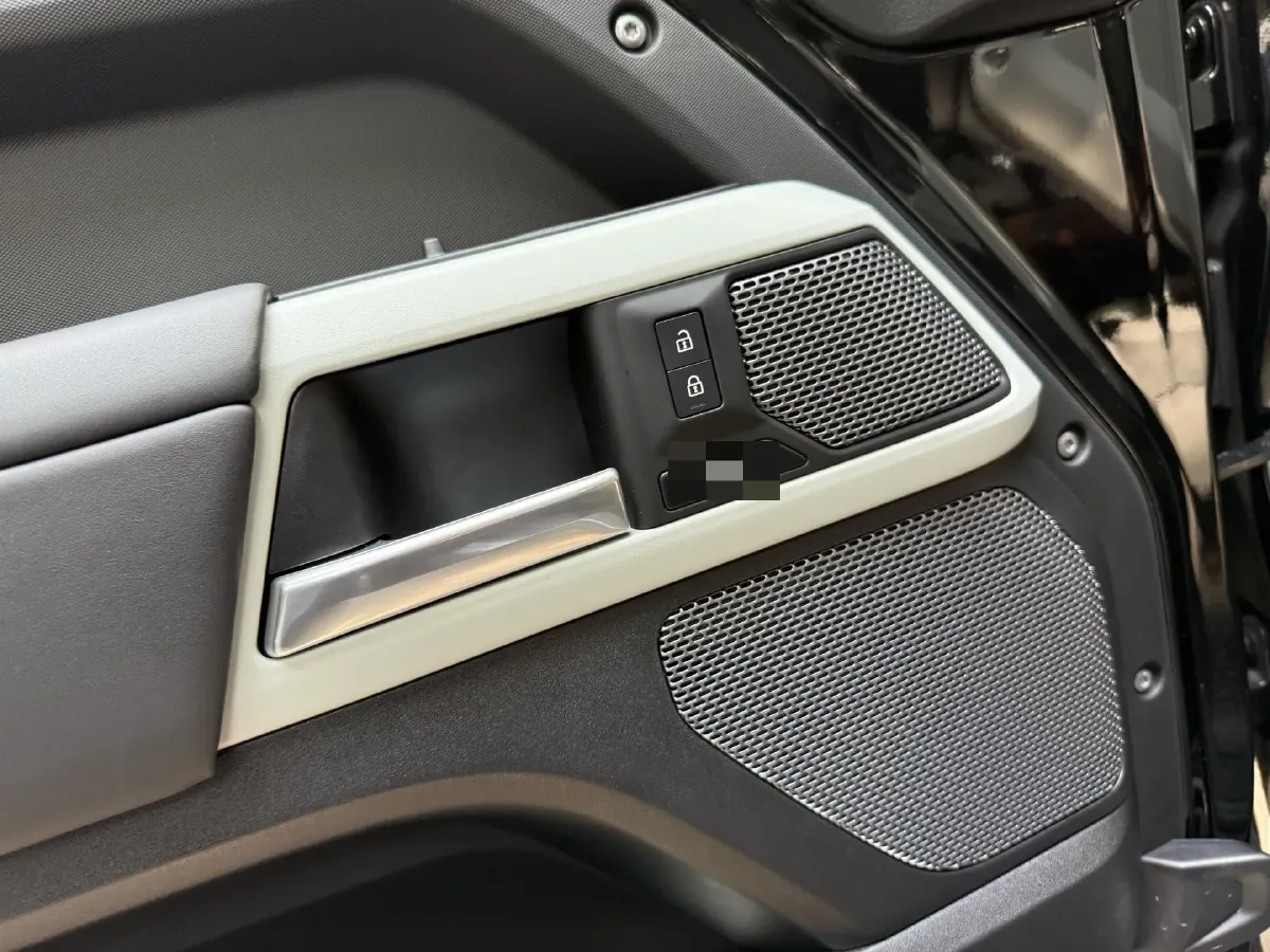 2024 Land Rover Defender 3.0T 400HP L6 8AT,autocango,china used car exporter,china ev exporter,chinese used car exporter,chinese used ev exporter