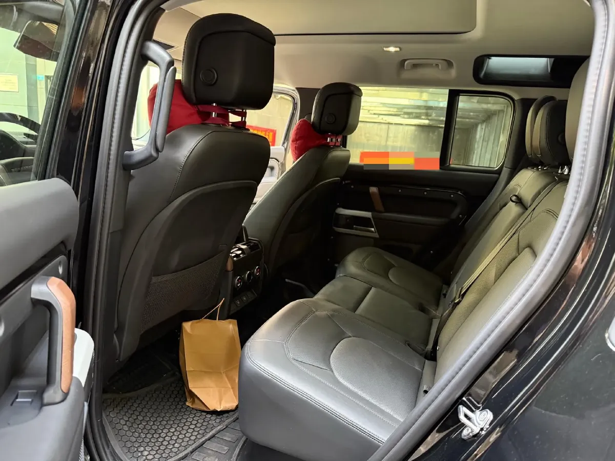 2024 Land Rover Defender 3.0T 400HP L6 8AT,autocango,china used car exporter,china ev exporter,chinese used car exporter,chinese used ev exporter