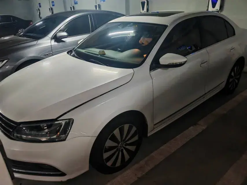 2018 VOLKSWAGEN SAGITAR view 1