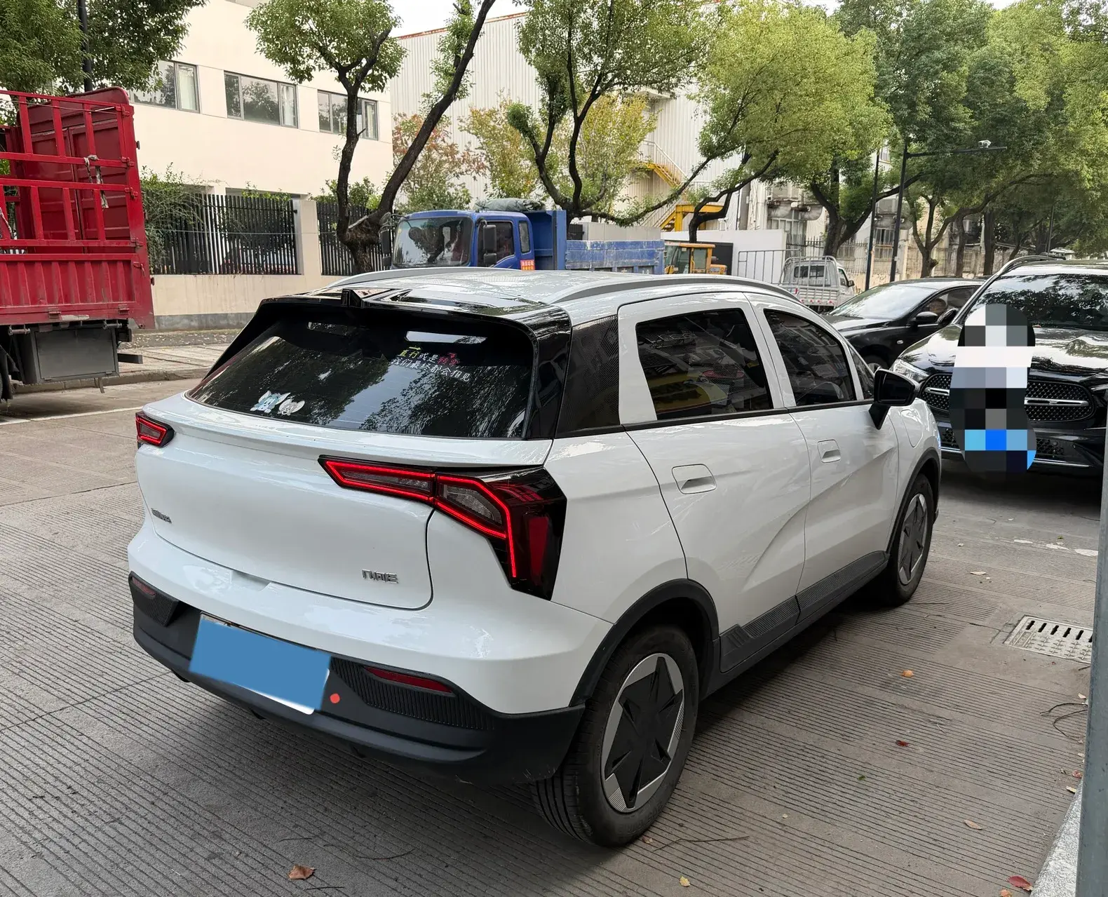 2024 GEOMETRY E thumbnail 4