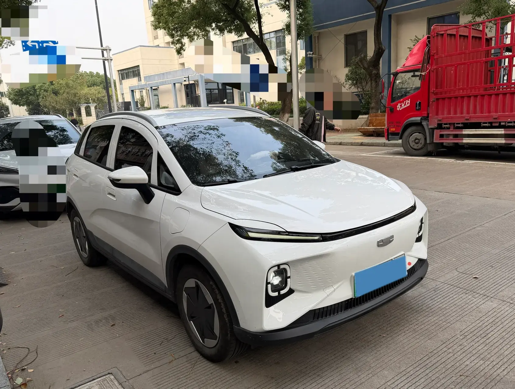 2024 GEOMETRY E thumbnail 2