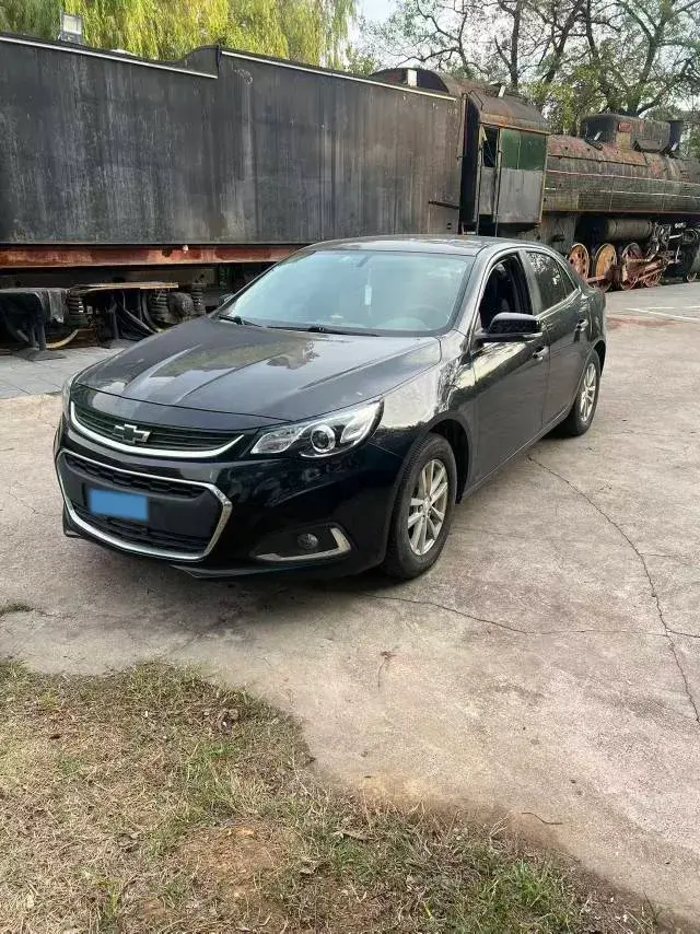 2018 CHEVROLET MALIBU view 1