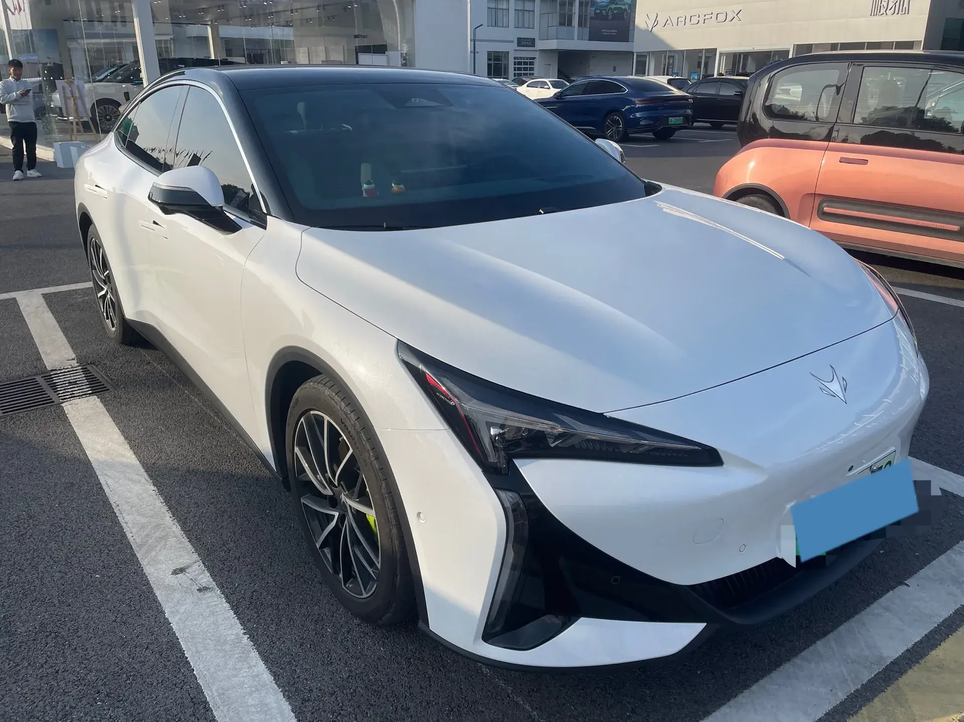 2025 ARCFOX ΑS5 thumbnail 3