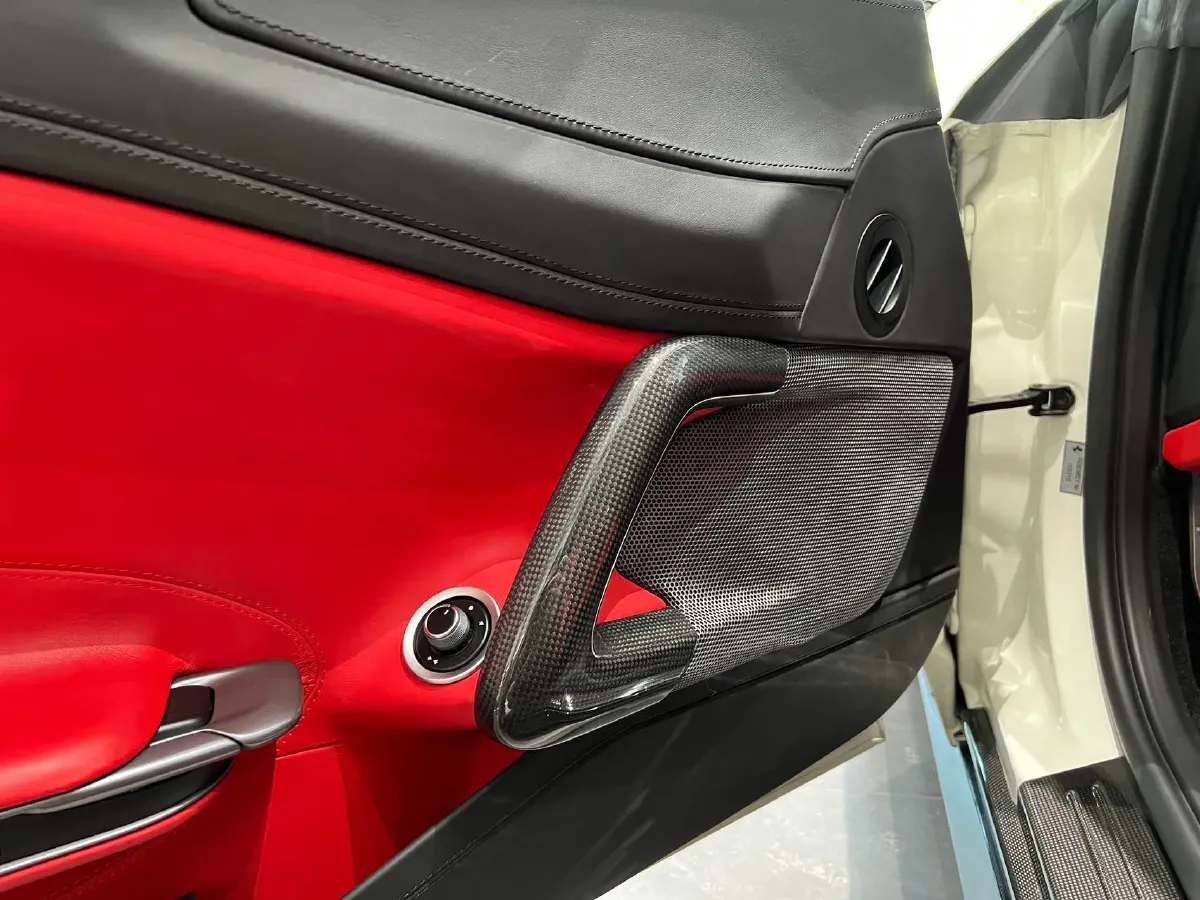 2017 Ferrari GTC4 Lusso 3.9T 609HP V8 7DCT,autocango,china used car exporter,china ev exporter,chinese used car exporter,chinese used ev exporter