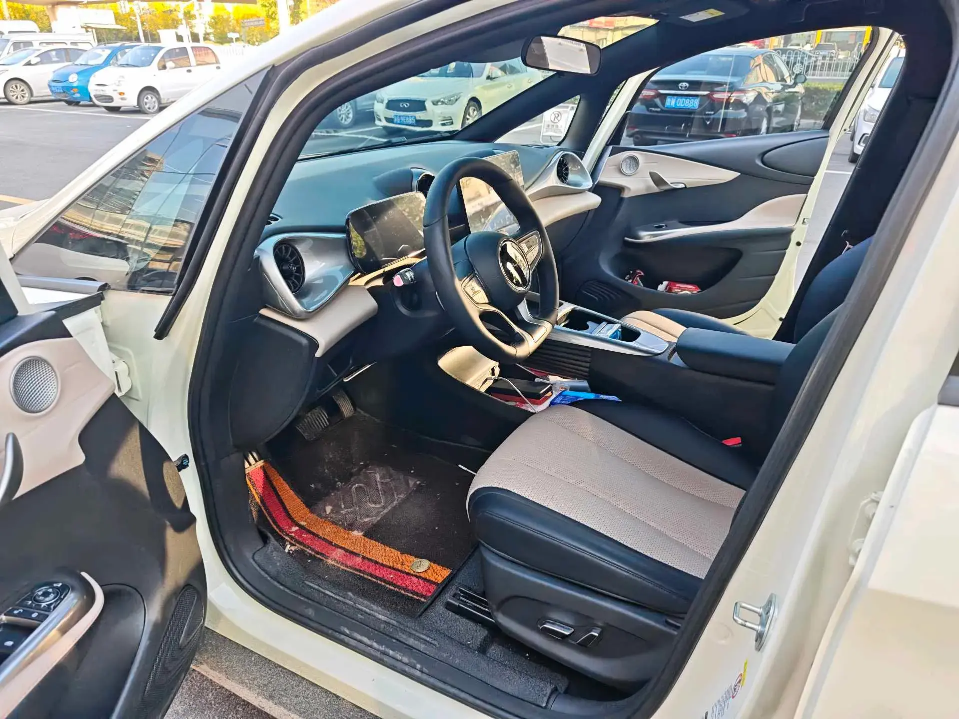 2025 BYD DOLPHIN thumbnail 4