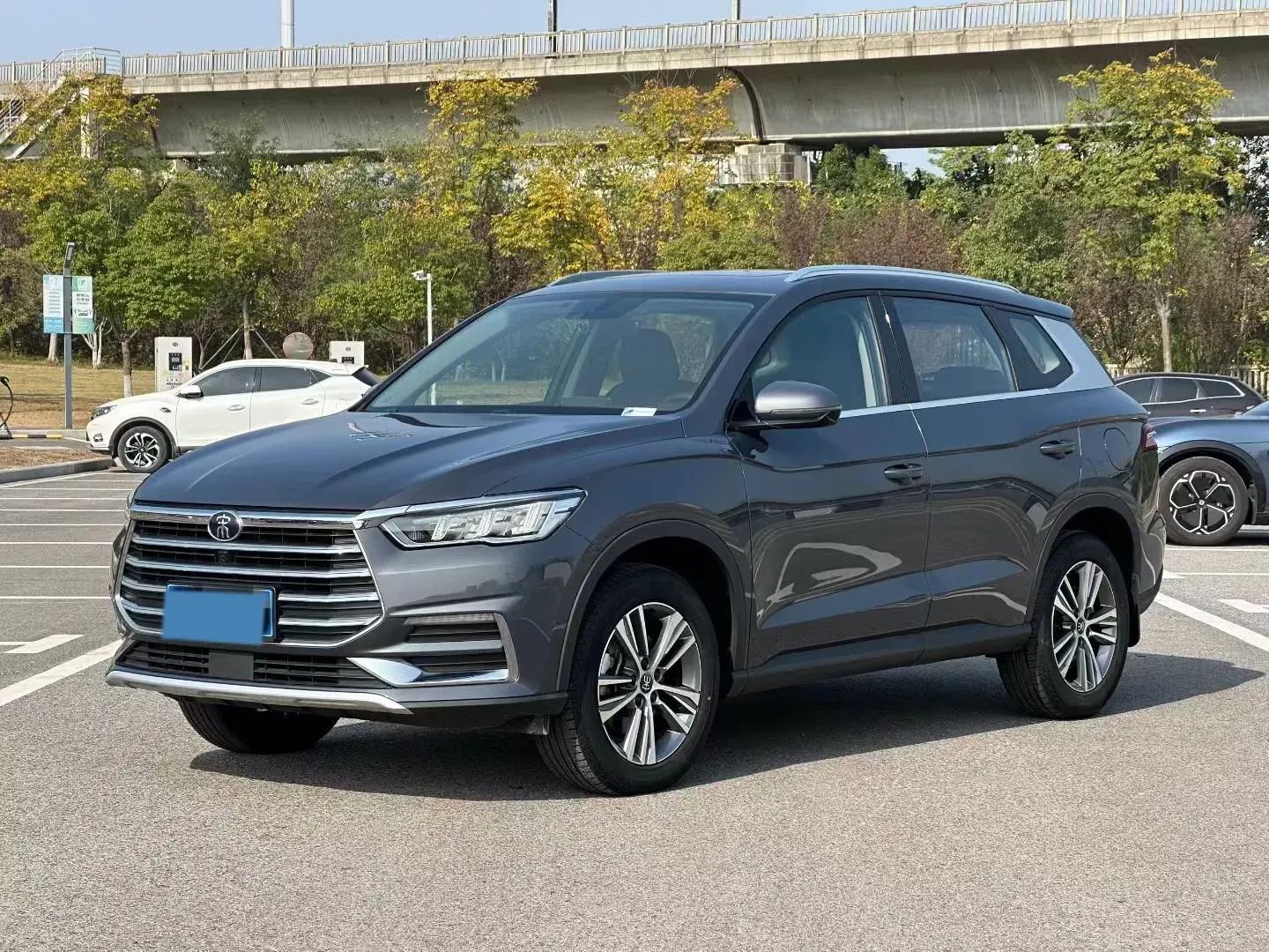 2019 BYD SONG view 1