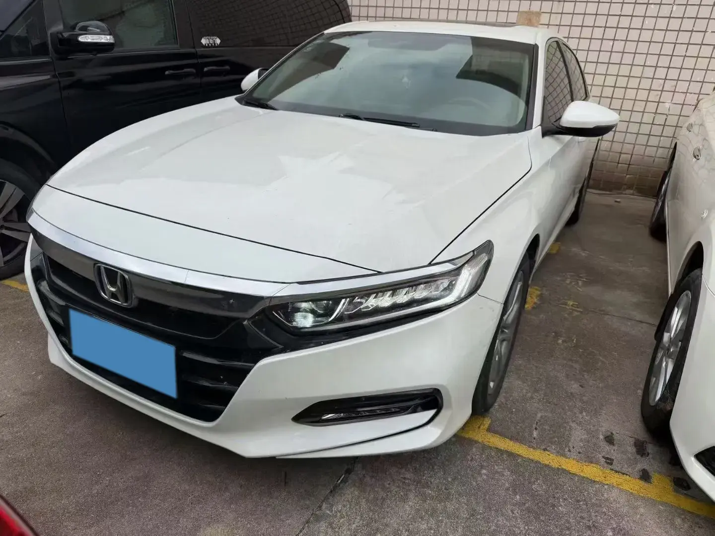 2018 HONDA ACCORD view 1
