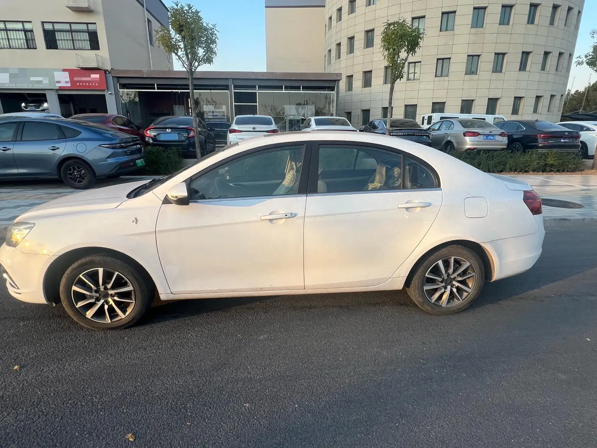 2019 GEELY EMGRAND thumbnail 4