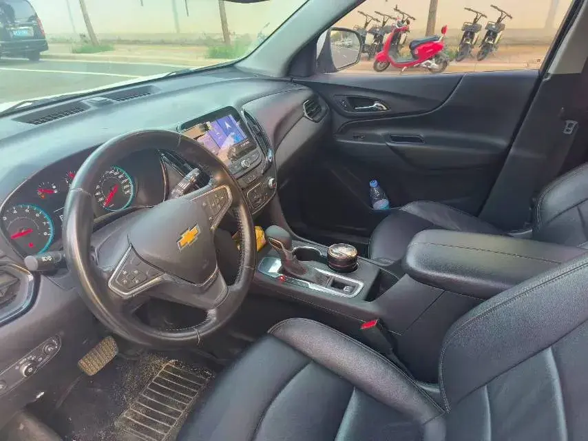 2021 CHEVROLET EQUINOX thumbnail 4