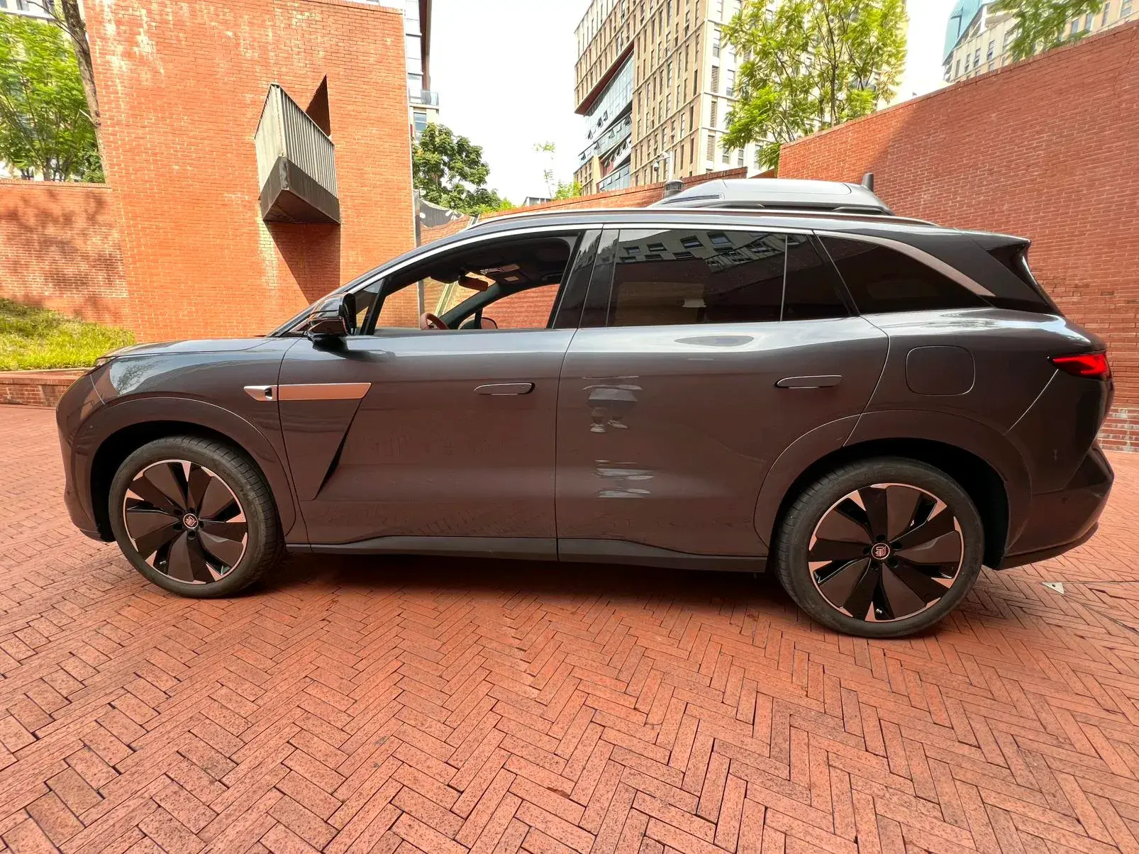 2025 BYD TANGL thumbnail 4