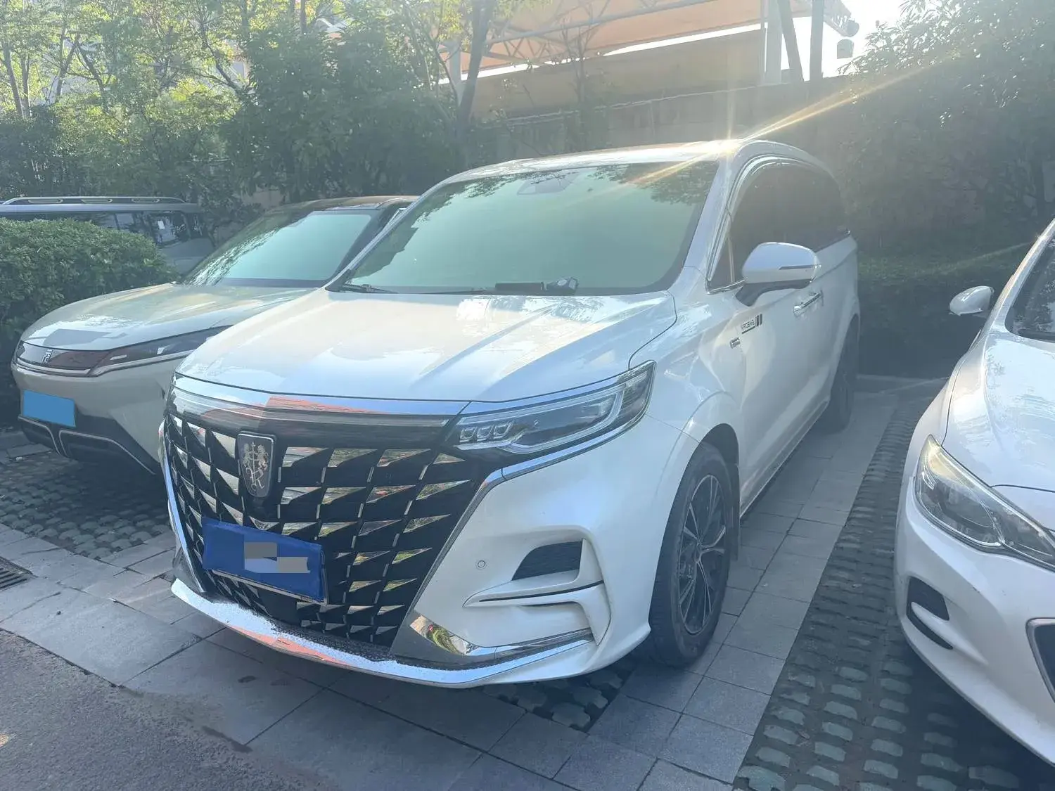 2023 ROEWE IMAX8 view 1