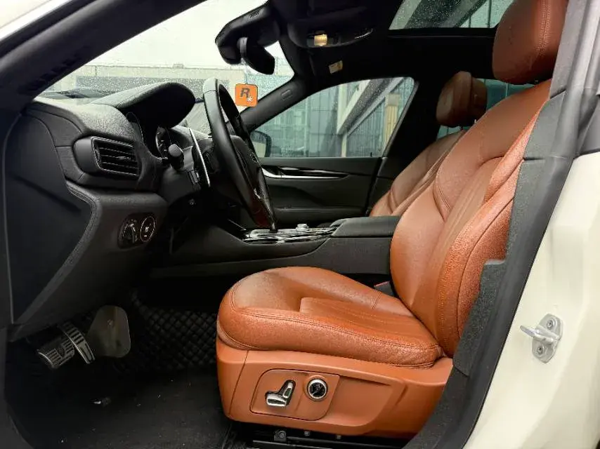 2021 MASERATI LEVANTE thumbnail 4