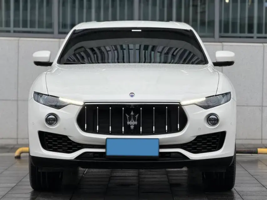 2021 MASERATI LEVANTE thumbnail 2
