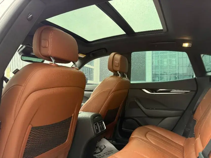 2021 MASERATI LEVANTE thumbnail 3