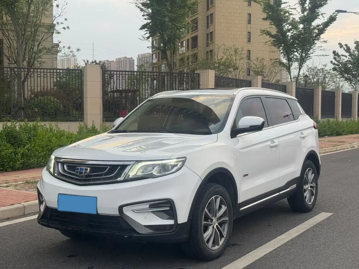 2018 GEELY AZKARRA view 1