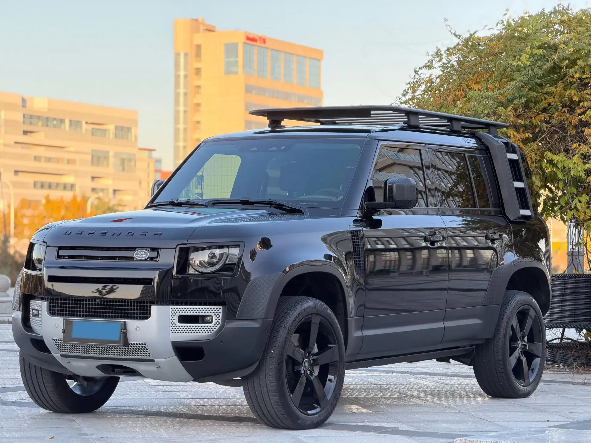 2024 LAND ROVER view 1