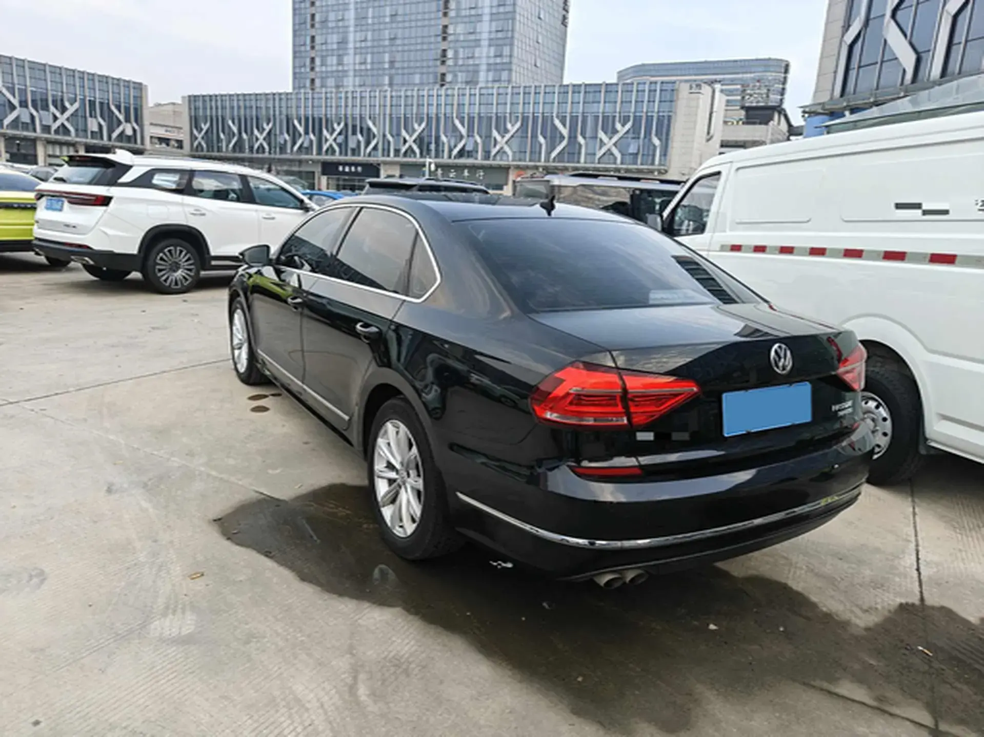 2017 VOLKSWAGEN PASSAT thumbnail 2