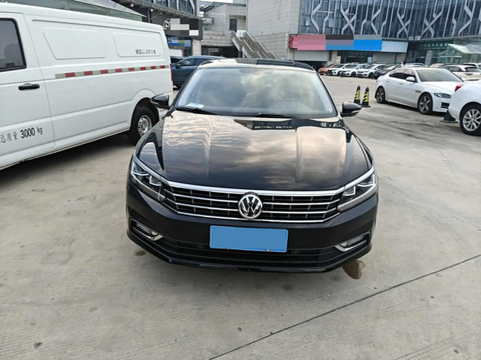 2017 VOLKSWAGEN PASSAT thumbnail 4