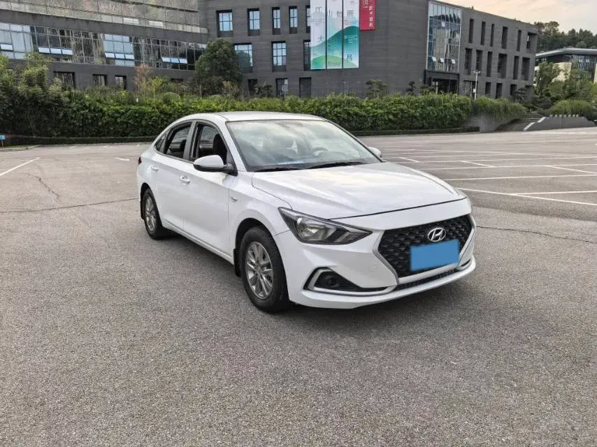 2017 HYUNDAI CELESTA thumbnail 3