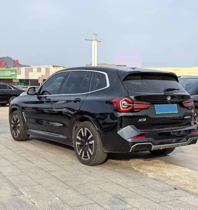 2022 BMW IX3 thumbnail 3