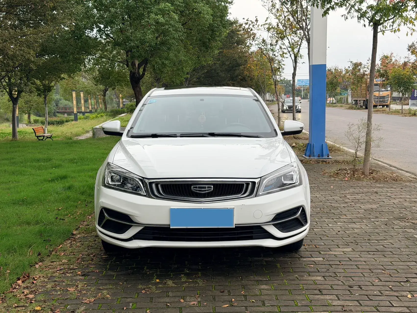 2020 GEELY EMGRAND thumbnail 2