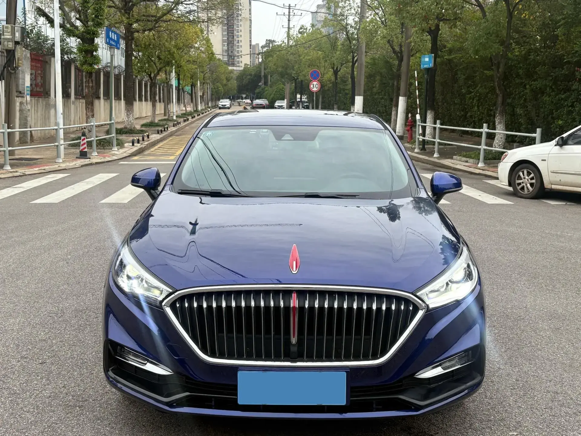 2019 HONGQI H5 thumbnail 3
