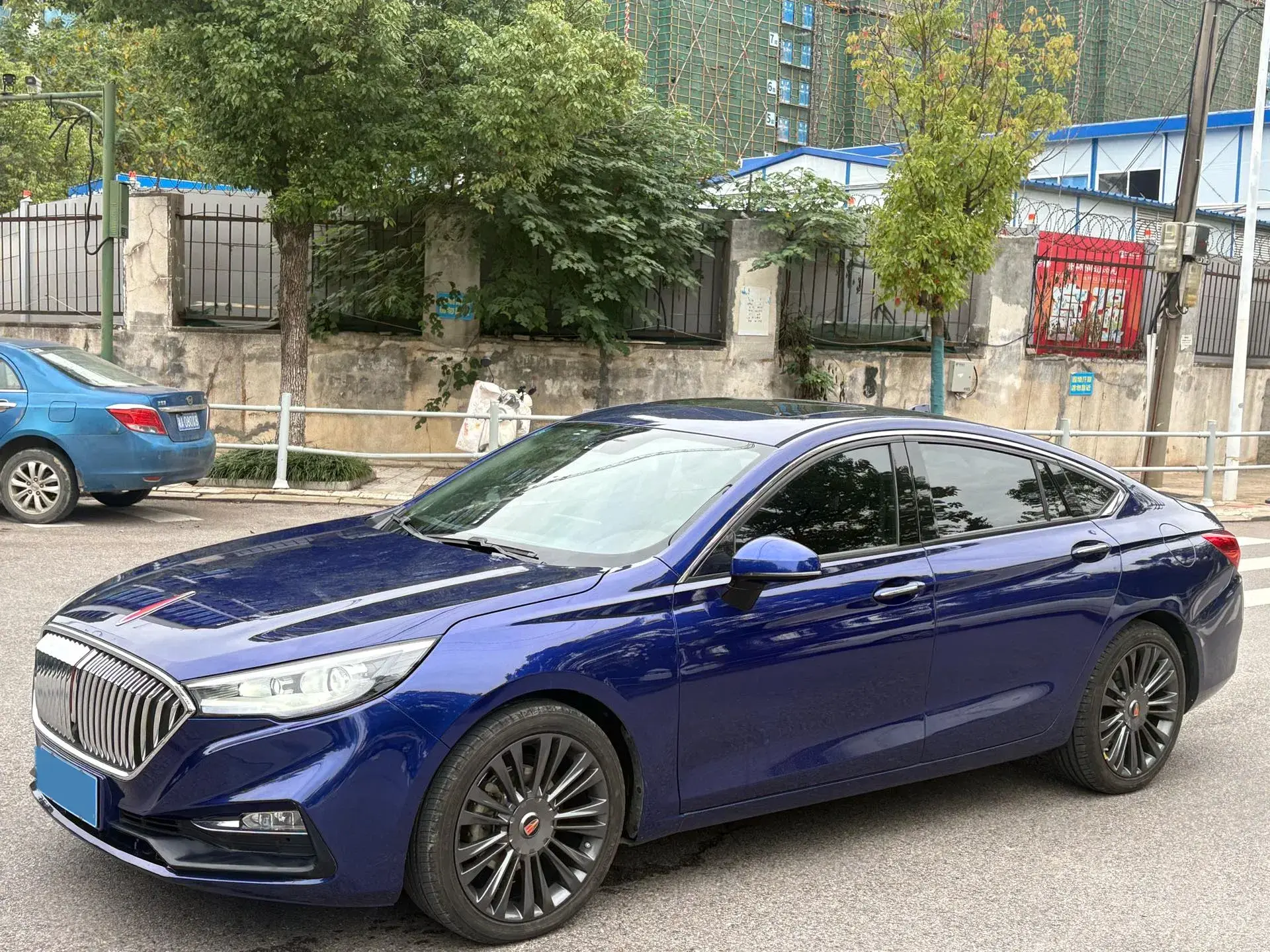 2019 HONGQI H5 view 1