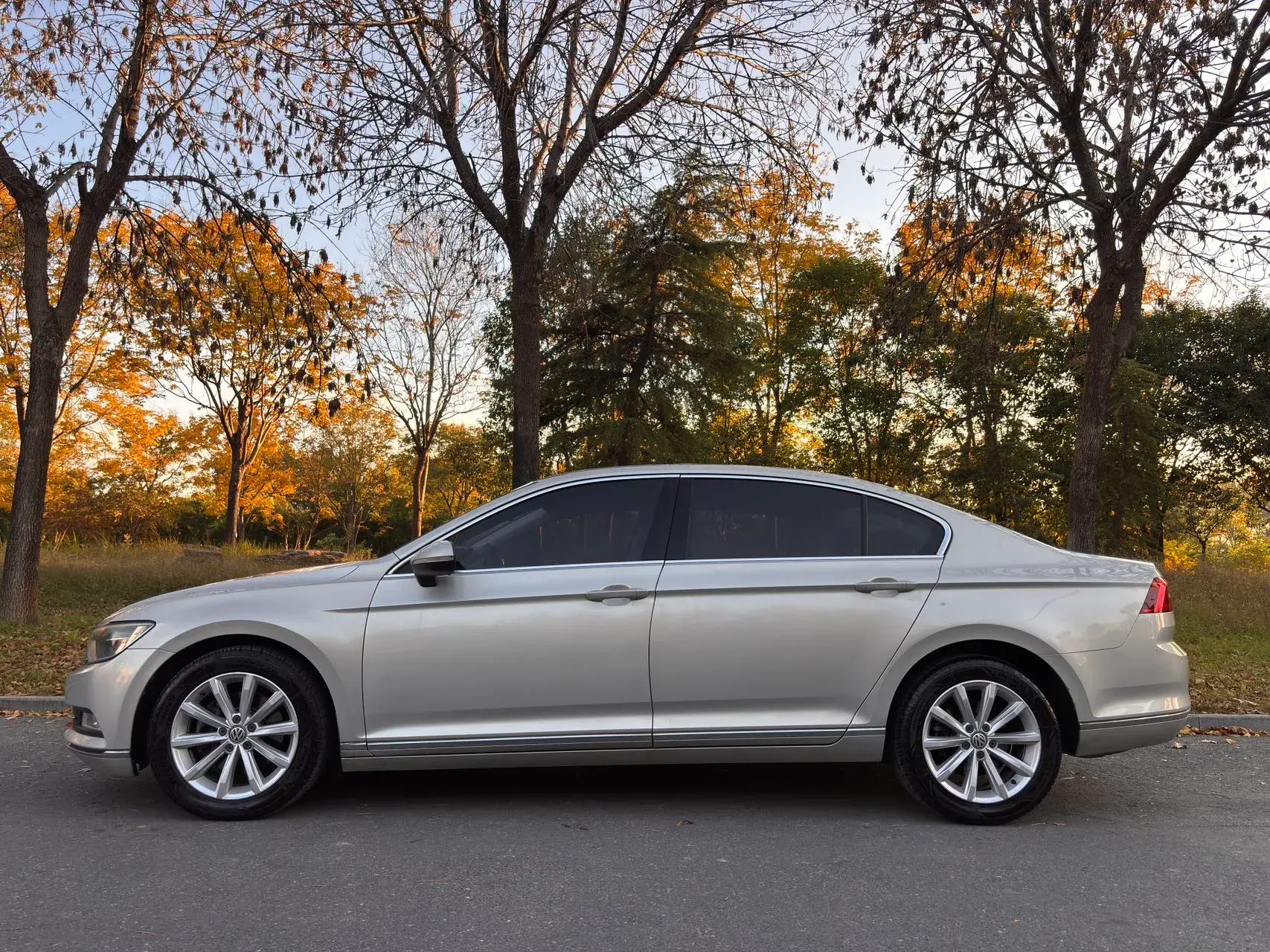 2017 VOLKSWAGEN MAGOTAN thumbnail 3