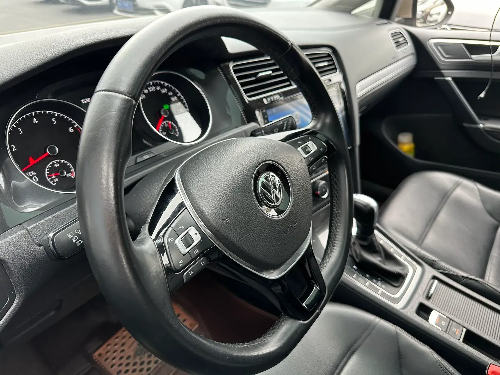 2018 VOLKSWAGEN GOLF thumbnail 3