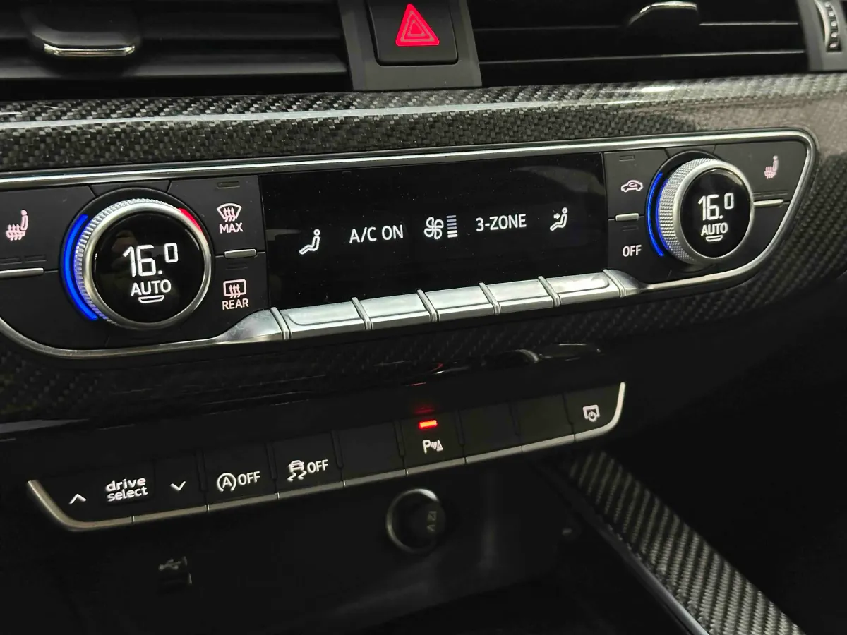 2023 Audi RS 4 2.9T 450HP V6 8AT,autocango,china used car exporter,china ev exporter,chinese used car exporter,chinese used ev exporter