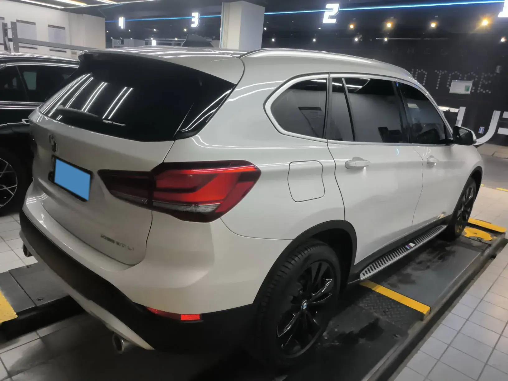 2022 BMW X1 thumbnail 2